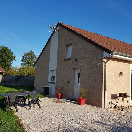 Gite Le Petit Pied-A-Terre La Chapelle-Saint-Sauveur  ภายนอก รูปภาพ