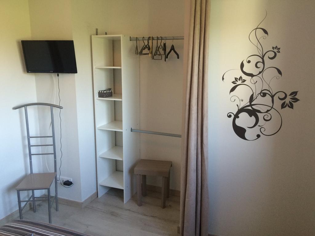 Gite Le Petit Pied-A-Terre La Chapelle-Saint-Sauveur  ภายนอก รูปภาพ