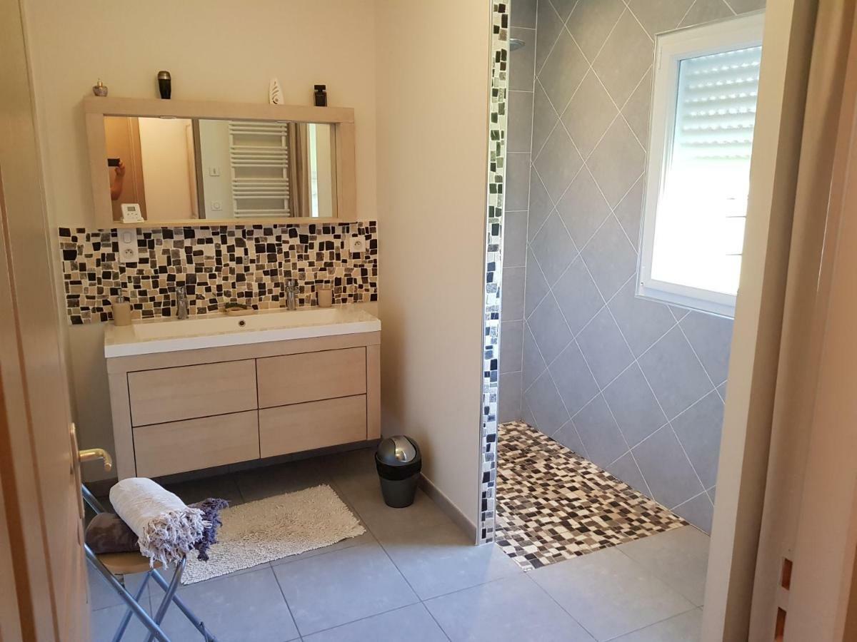 Gite Le Petit Pied-A-Terre La Chapelle-Saint-Sauveur  ภายนอก รูปภาพ